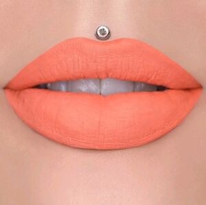 Jeffree Stat CIRCUS PEANUT